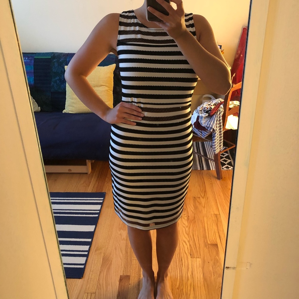 B&W striped body-con dress - Picture 3 of 4